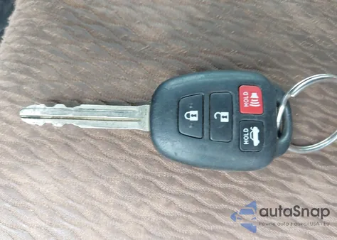 2016 Toyota Corolla Le z USA, uszkodzony, nr VIN 2T1BURHE5GC660875